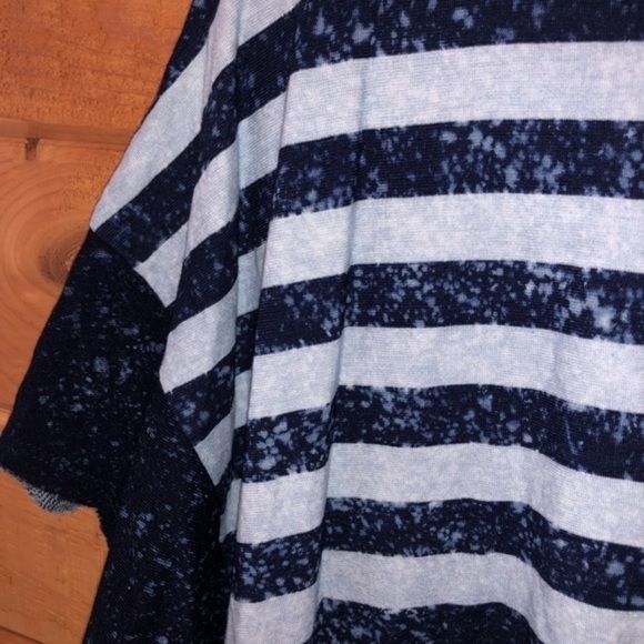 NWT Hummingbird Acid Wash Oversized Top - Picture 6 of 6